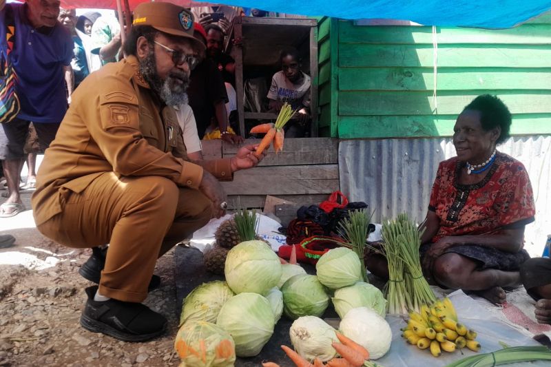 Pemkab Pastikan Harga Bahan Pokok Terjangkau